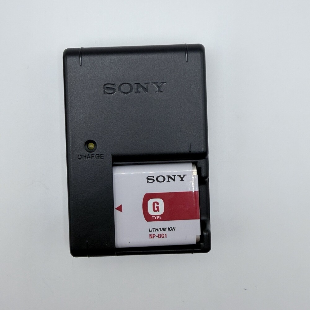 Sony Cyber-shot DSC-W90 8.1MP Digital Camera - Picture 12 of 16
